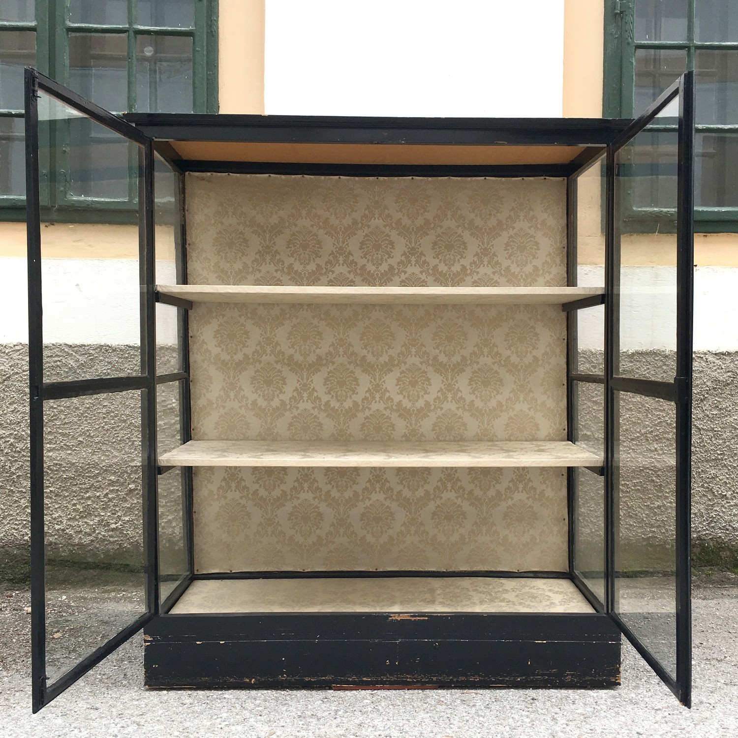 Vitrine antik Schrank noir Jugendstil Spiegel Geschirrschrank schwarz nachhaltig Möbel kaufen Shabby Chic Industrialdesign