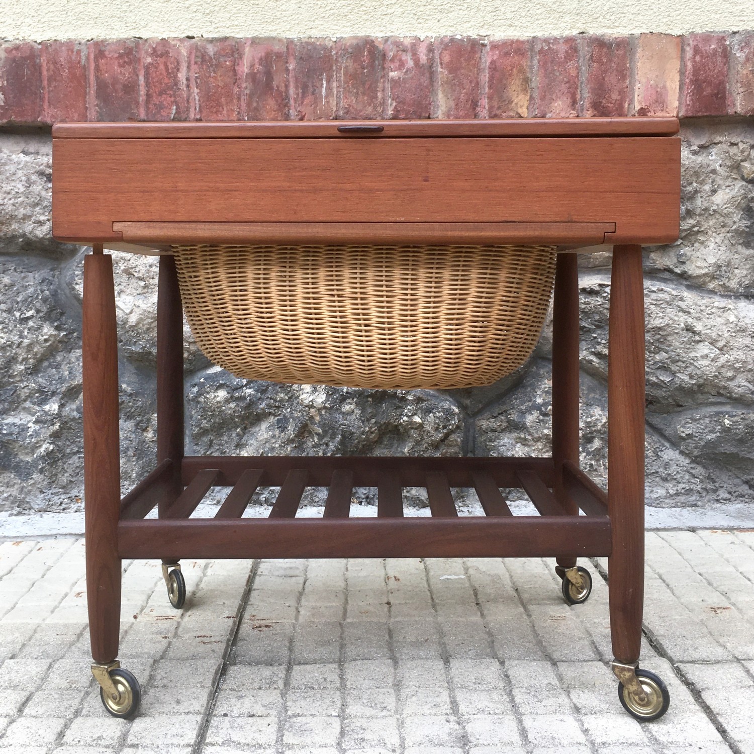 Handarbeitstisch Tisch Nähtisch Teak Design Ejvind Johansson für Vitré 60er Jahre