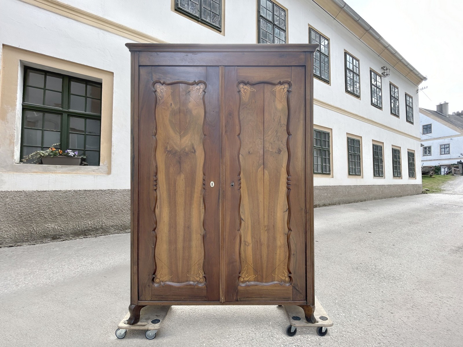 massivholzschrank antik