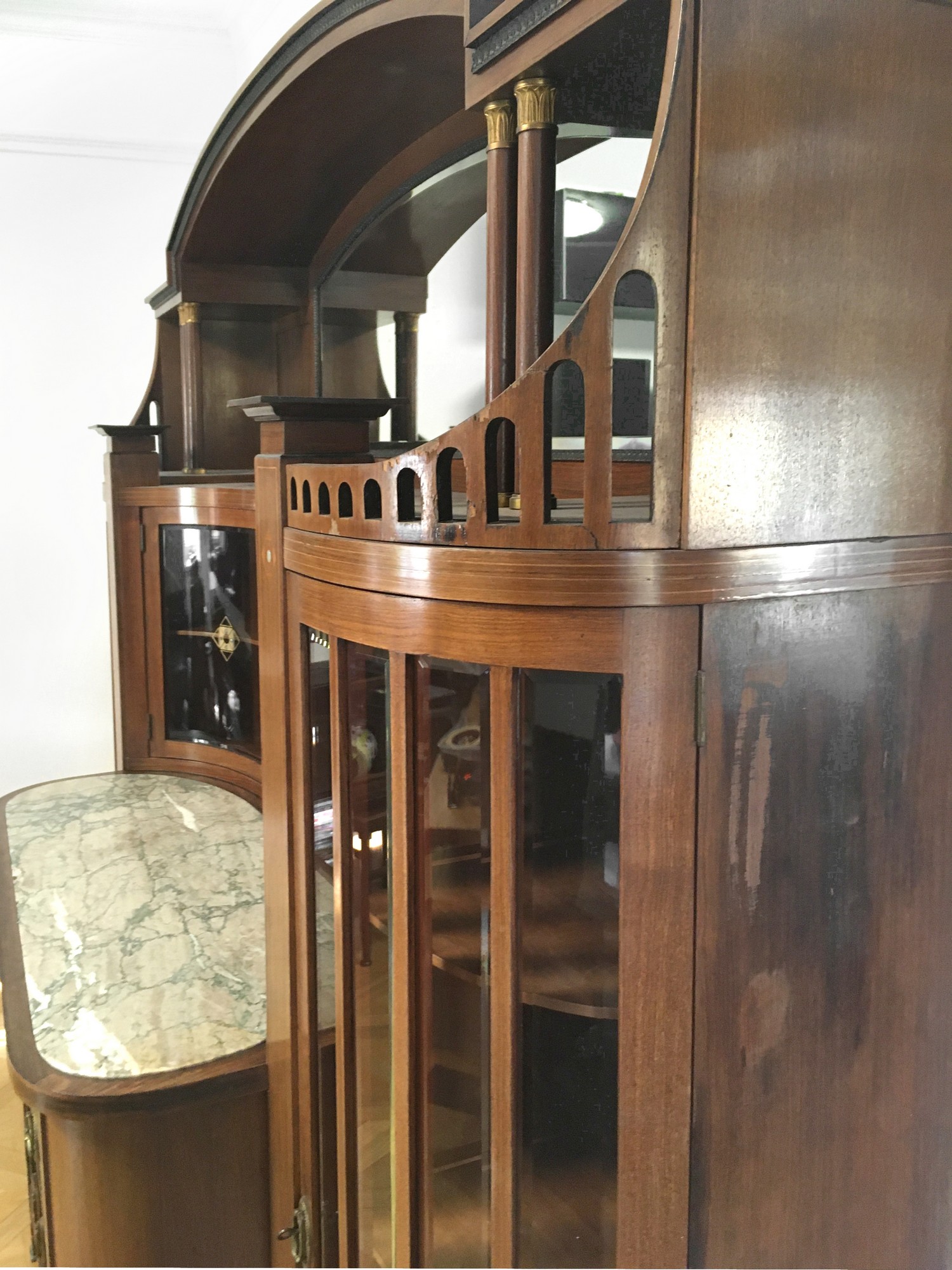 Jugendstil Kredenz antiker Schrank Marmor Spiegel facettierte Gläser