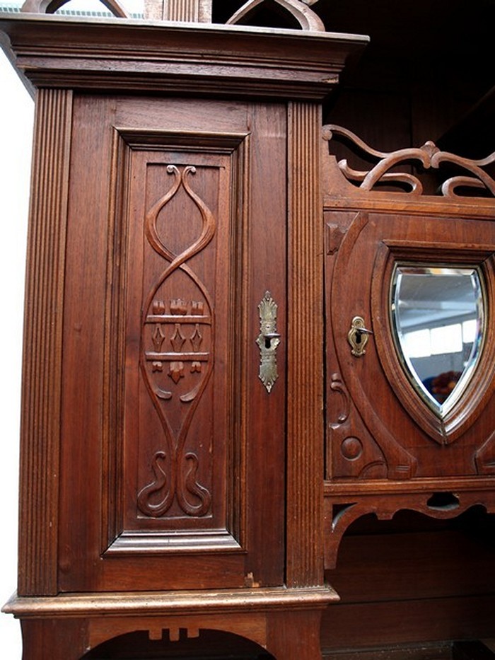 Anrichte Antiker Schrank geschnitzt Buffet Peitschenschlag JUGENDSTIL