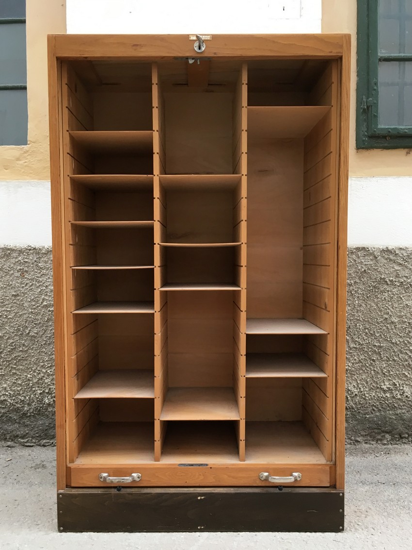 Vorratsschrank Rollladen