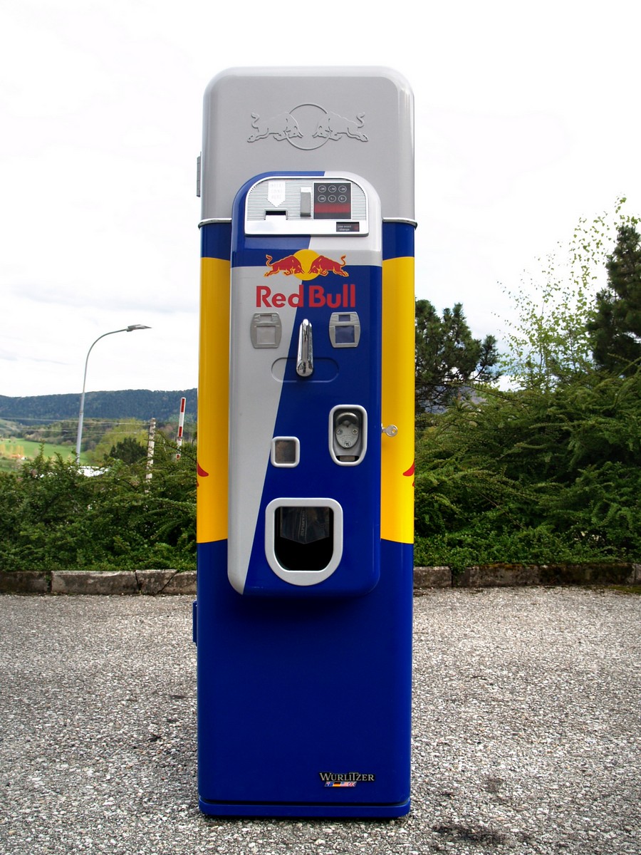 Vendo Getränkeautomat Getränkekühlschrank Redbull neuwertig Ausstellungsstück Gastrogerät