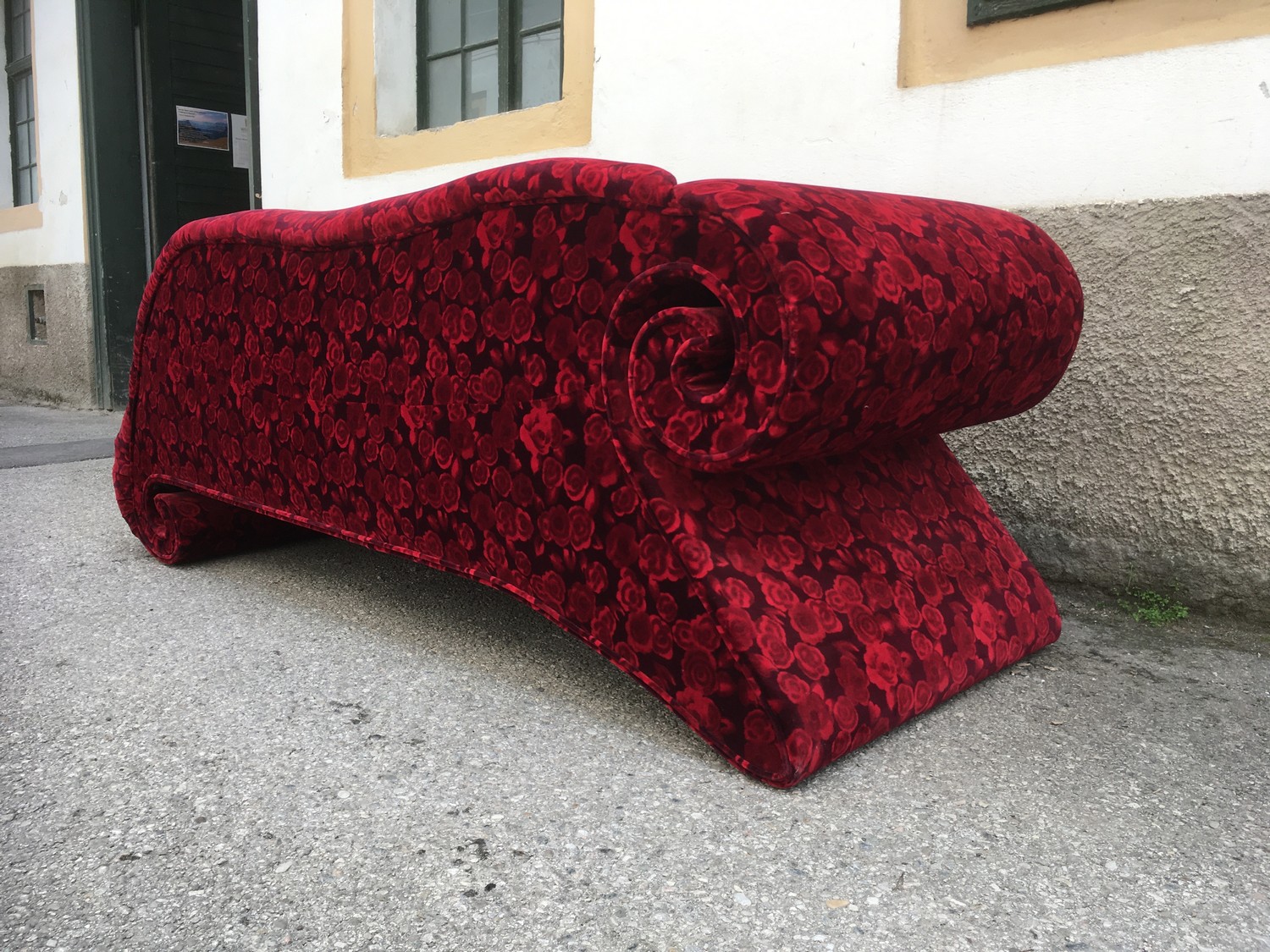 Mammut Designklassiker Recamiere Bretz Sofa rot Rosen