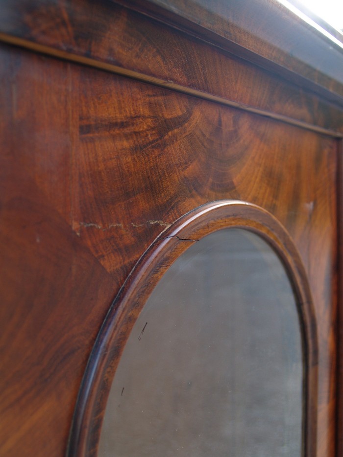 Biedermeier Nussholz Vitrine