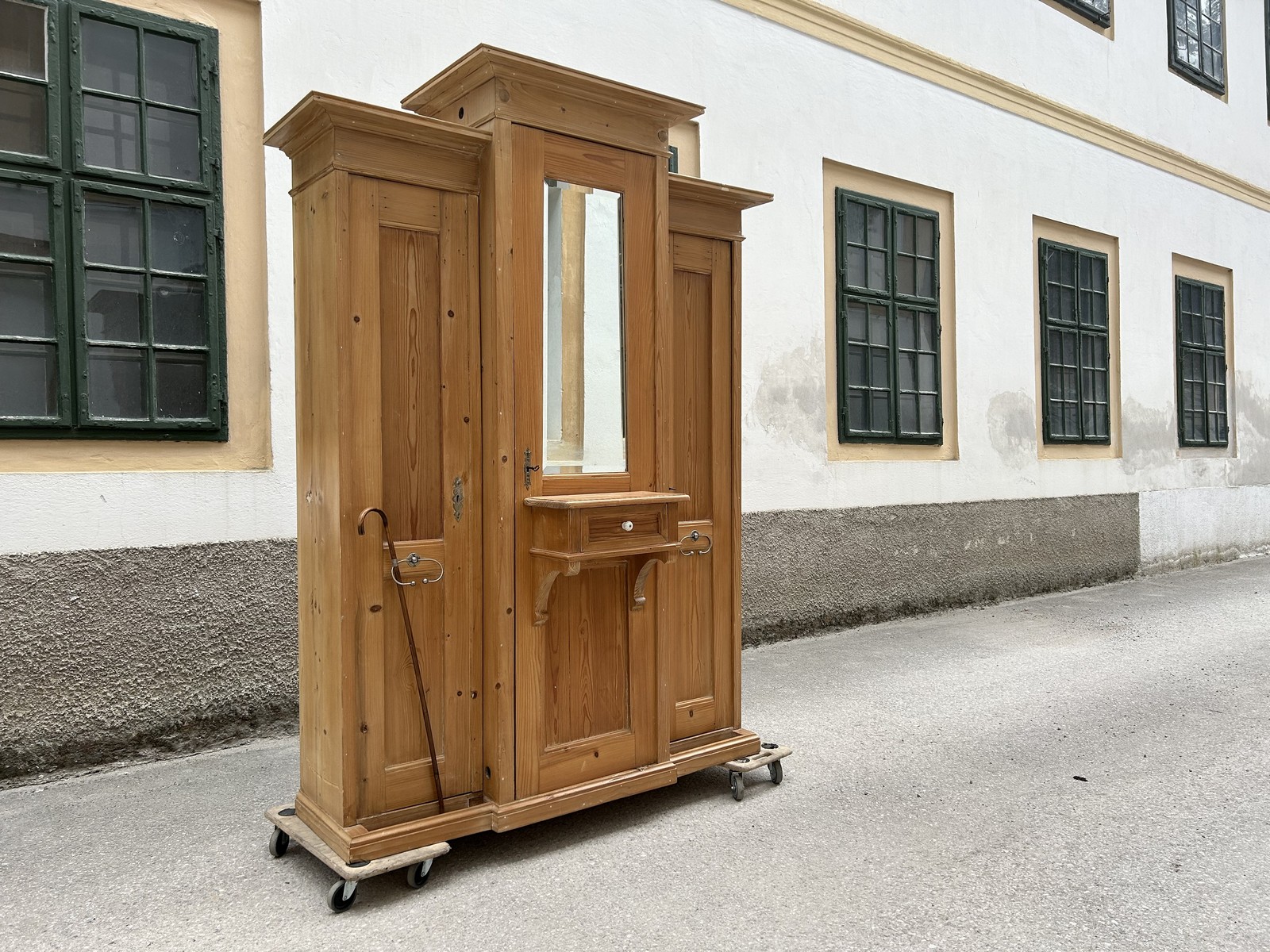 Antiquität Bauernschrank antike Garderobeschrank Vollholz Möbel