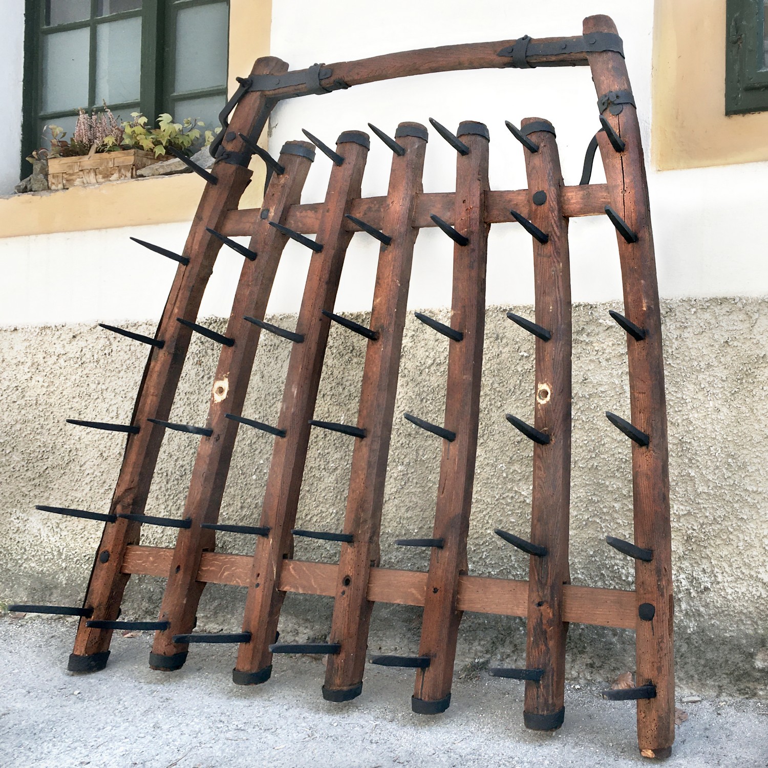 Antike bäuerliche Egge Holz handgeschmiedetes Eisen