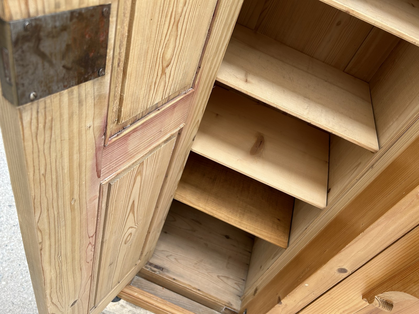 Antiquität Bauernschrank antike Garderobeschrank Vollholz Möbel