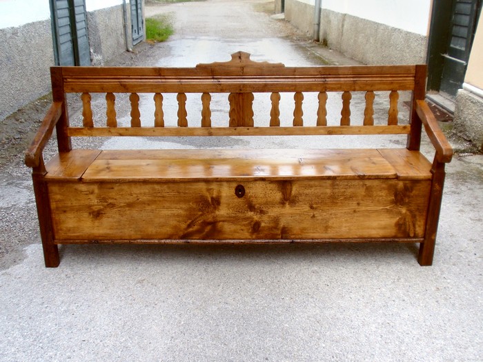 Sitzbank mit Truhe antik