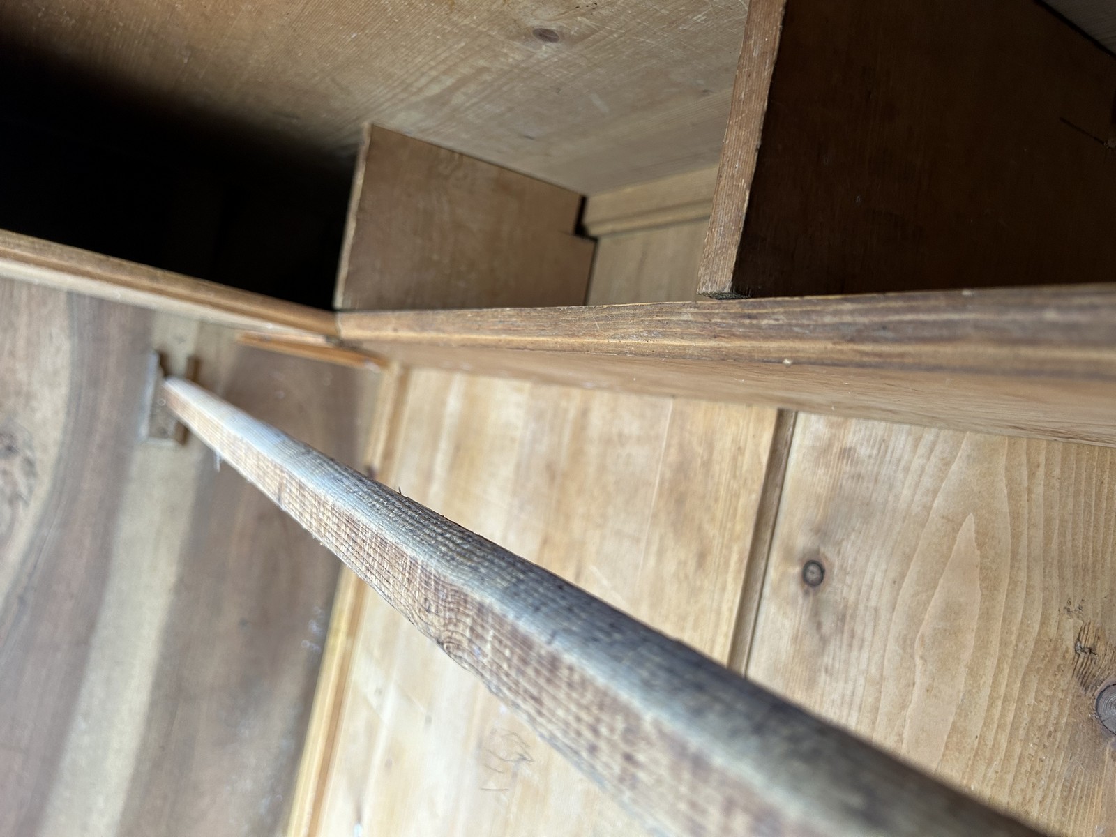 Kleiderschrank antik