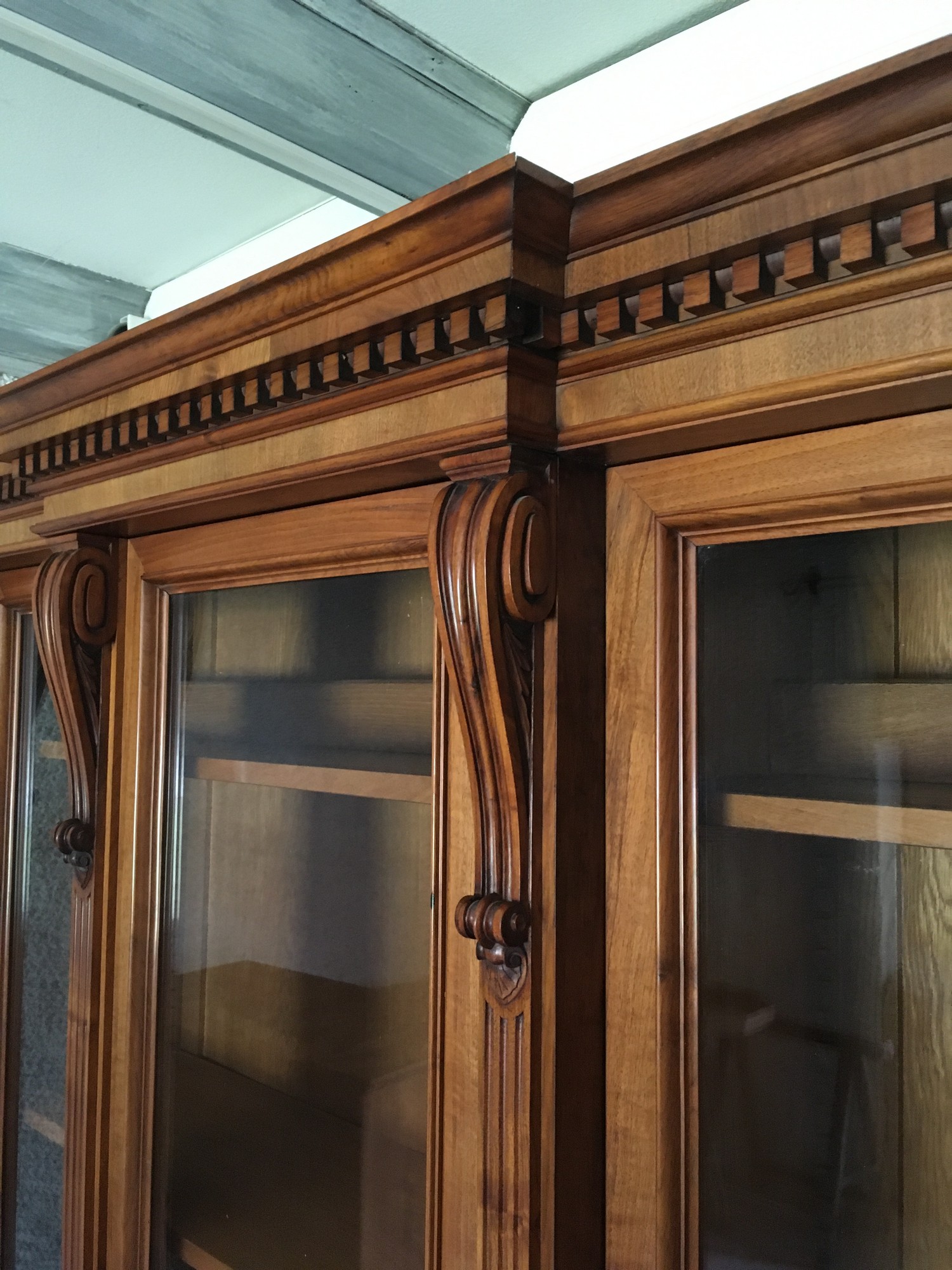 antike Vitrine Historismus Gründerzeit