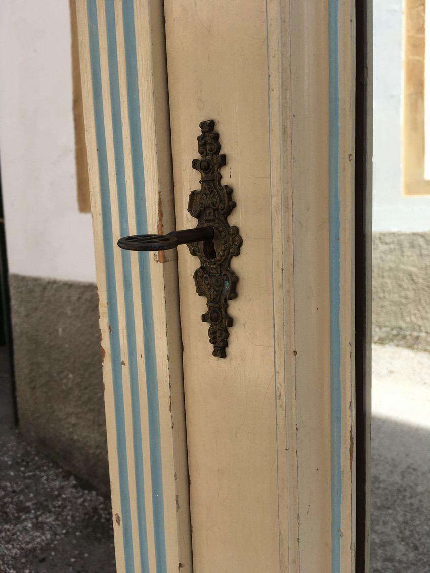 Garderobenschrank antik