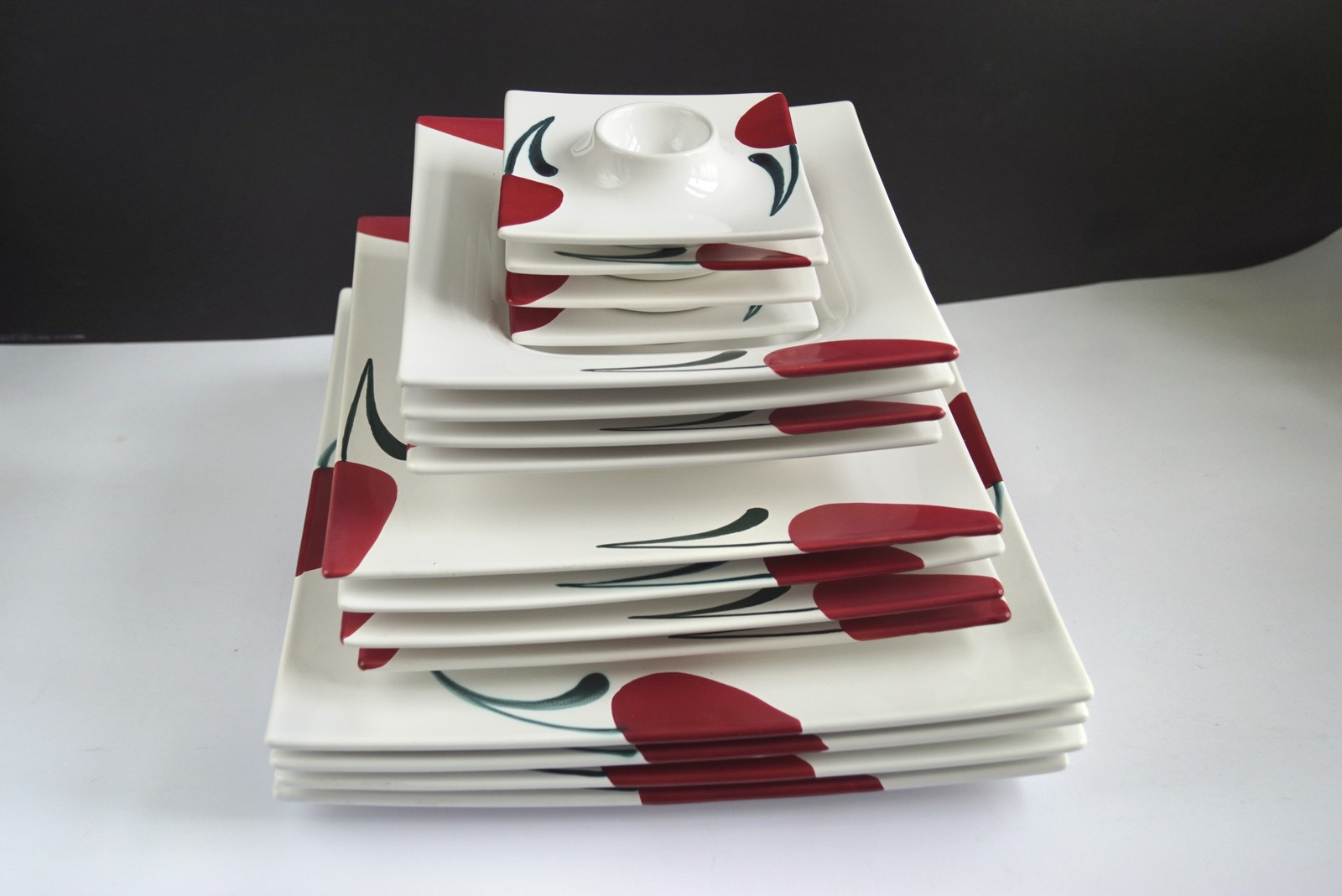 Gmundner Keramik Emotionen rot eckig 16-teiliges Speiseset, neuwertig Gmundner Keramik Emotionen rot eckig Speisetellerset