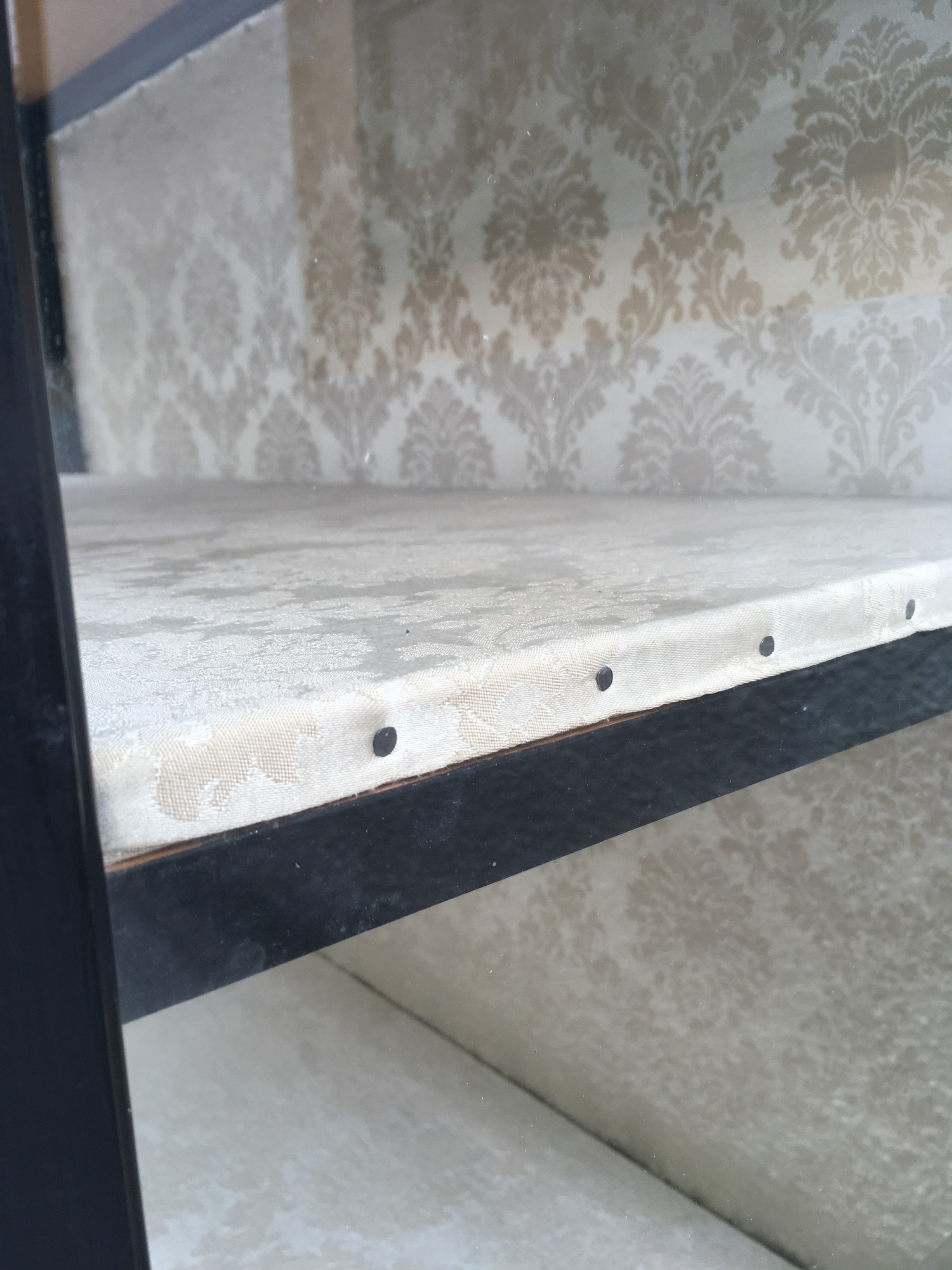 Antiker Schrank Vollholz Möbel Spiegel Tapeziert