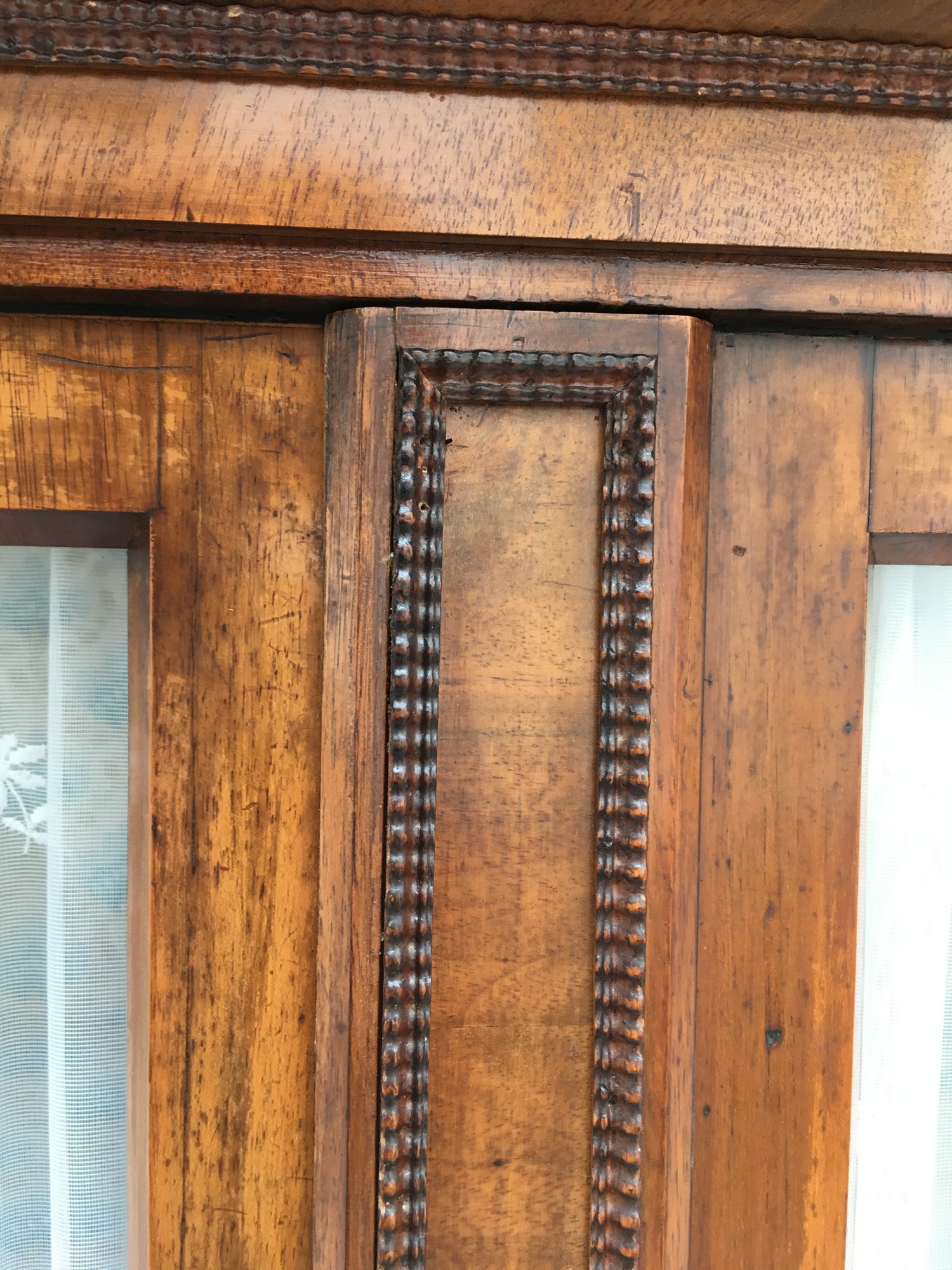 Bücherschrank Vitrinenschrank antik Schrank Biedermeier Nussholzfurnier