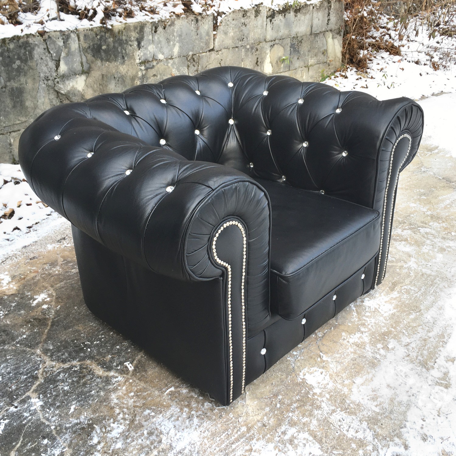 Chesterfield Sessel Clubsessel schwarz mit Kristallsteinen Knopfheftung Fauteuil