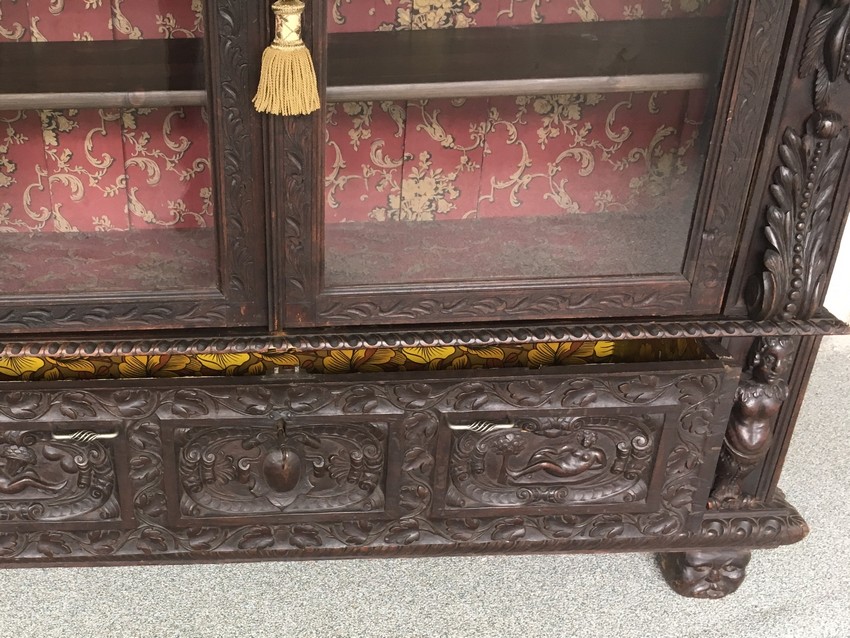 Neorenaissance Schrank Vitrine Satyr Putten