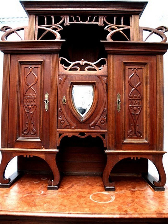Antiker Schrank geschnitzt Buffet Peitschenschlag JUGENDSTIL Nussholz