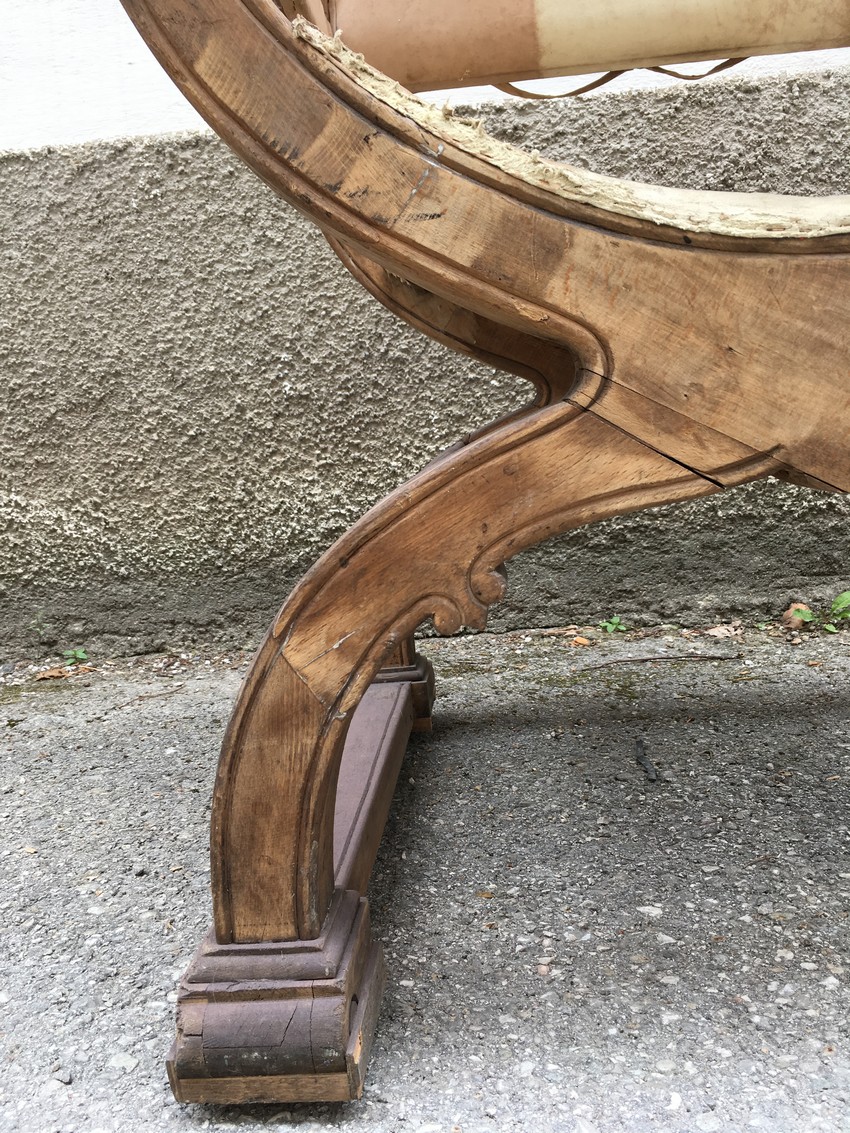 Stuhl antik Lutherstuhl mit Armlehnen Fratzen Maskeronen Satyrköpfe