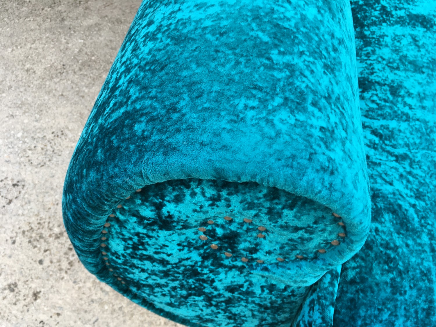 Bretz Sofa Gaudi ausziehbares Bettsofa Schlafsofa Schimmersamt türkis blau silber Designermöbel