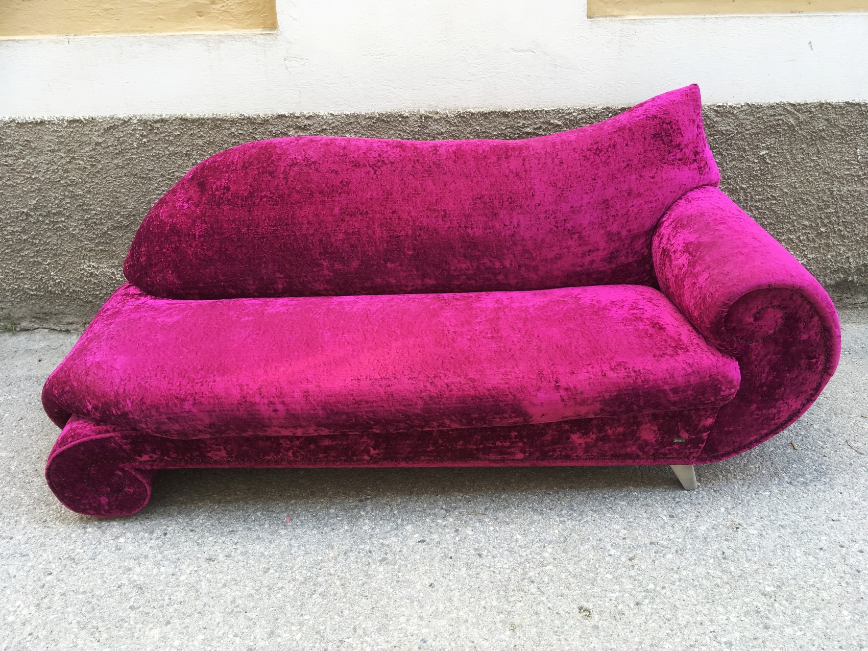 Bretz Sofa purple Gaudi Recamiere Rosenfüße Glamoursamt lila rosa