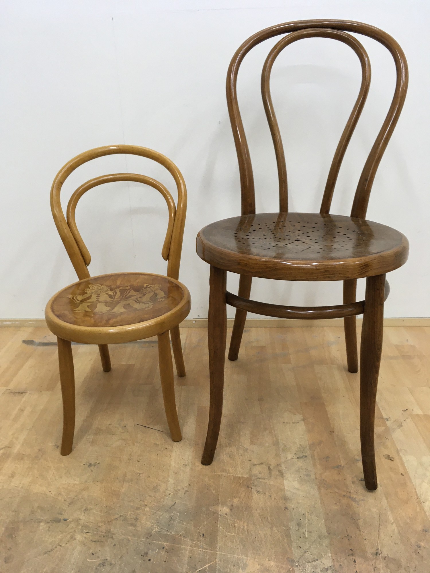 Antiker Sessel Bugholz Fischel Kinderstuhl Harlekin Stuhl Clown antik Geschenk