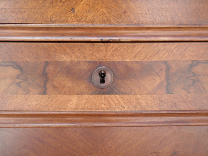 Anrichte mit Aufsatz