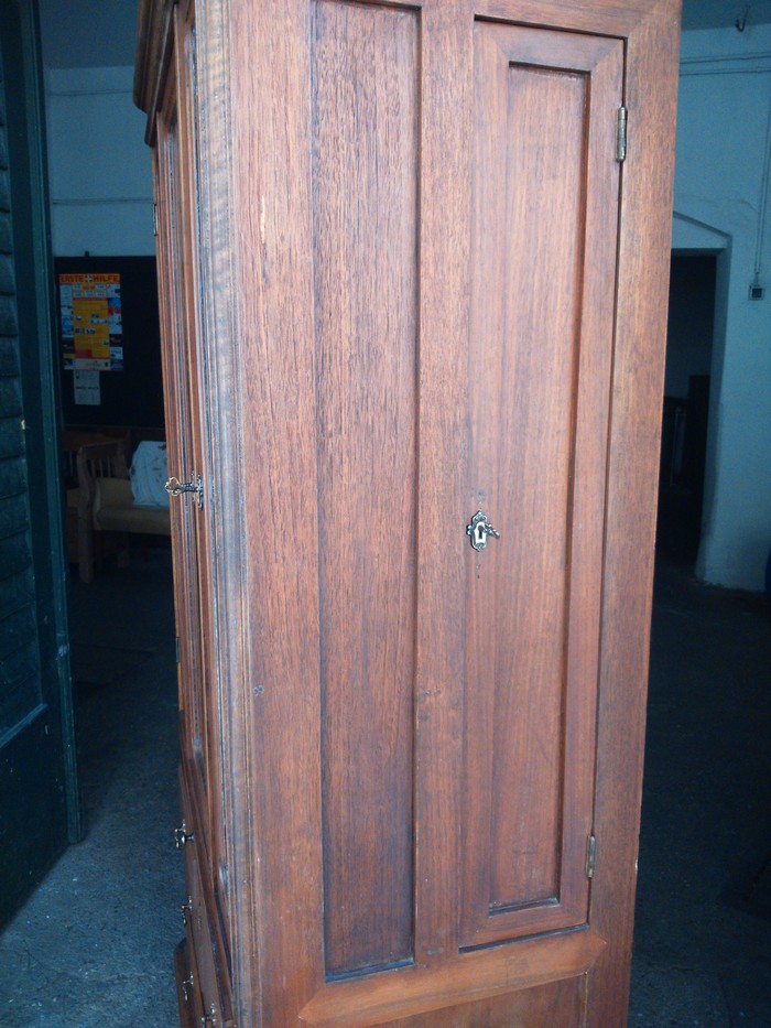 Geheimfach in antiken Möbeln