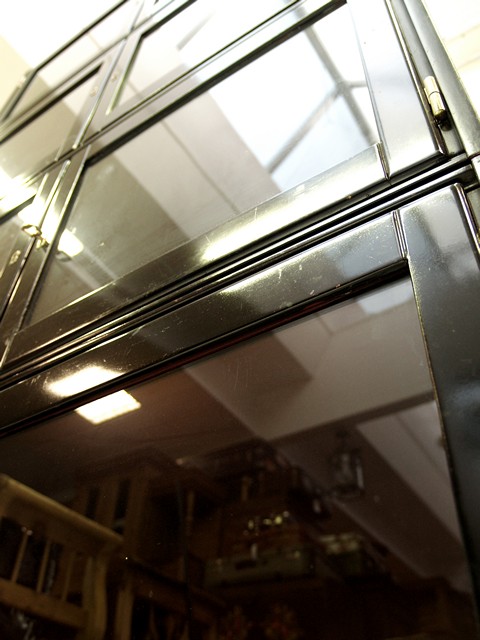 Jugendstil Bücherschrank schwarz