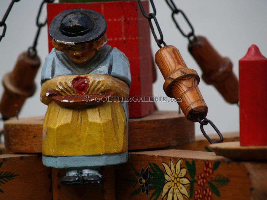 Bauernluster geschnitzt Holz Figuren Leuchter