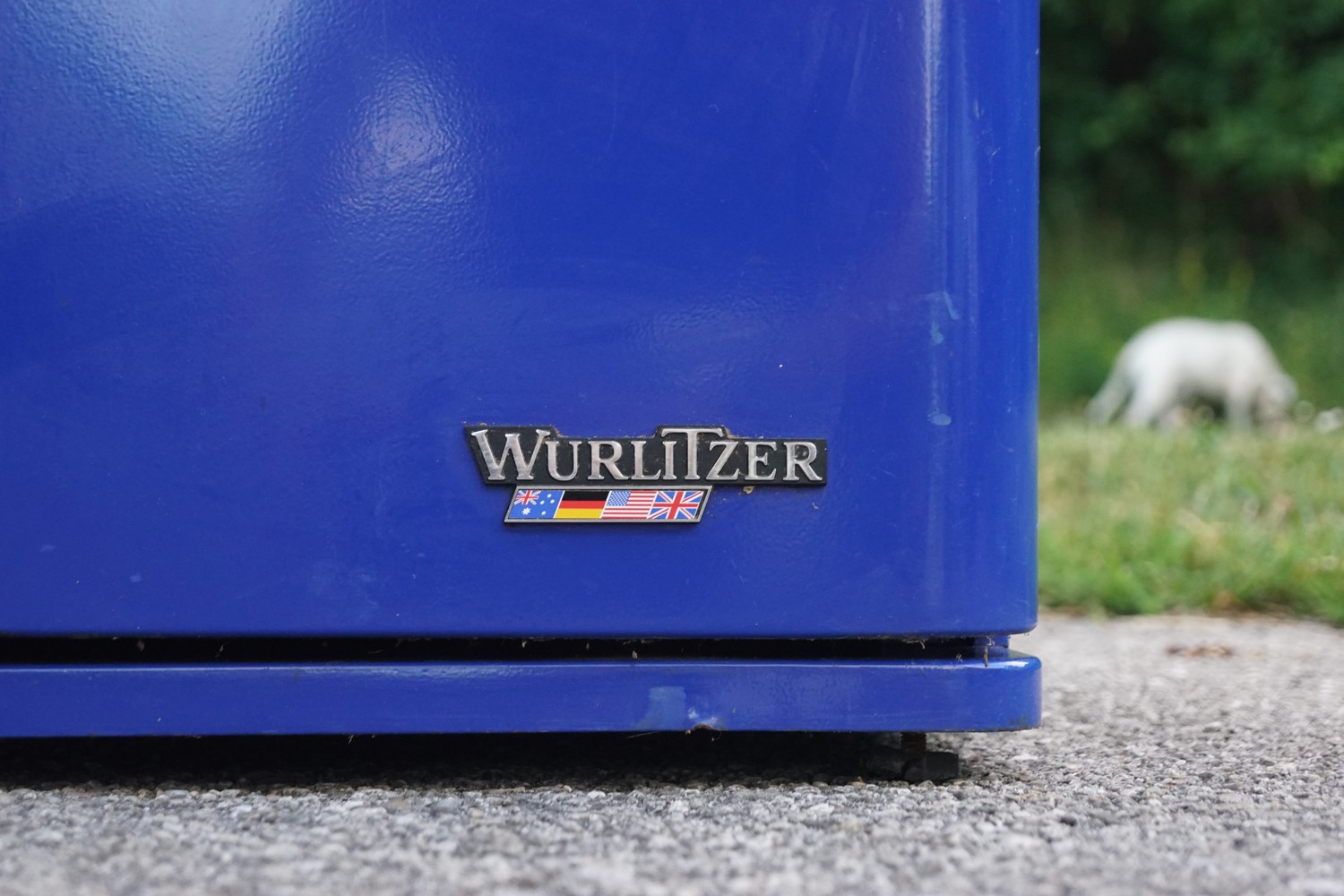Wurlitzer Getränkeautomat Vending Retro Design Redbull Refrigerator Wurlitzer Getränkeautomat Vending Retro-Design Redbull Münzzähler Coins Kühlschrank