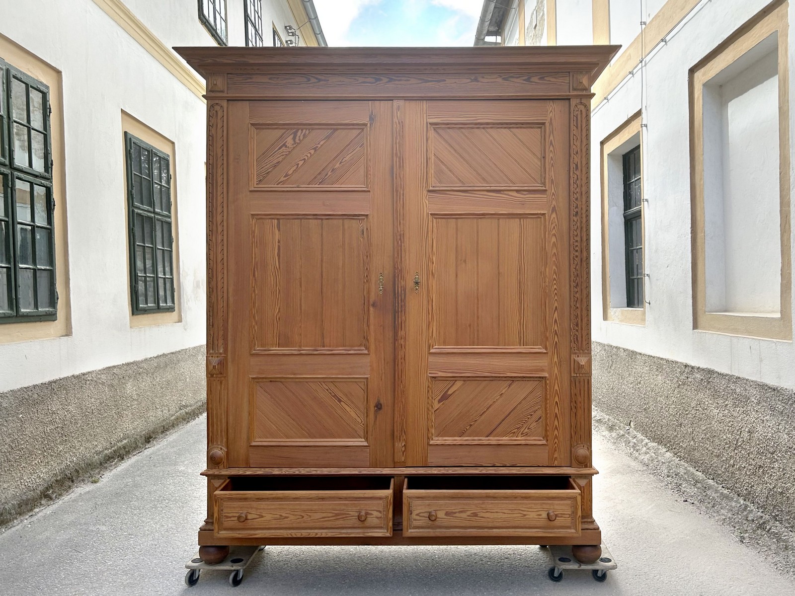 Hallenschrank Landhausstil Möbel Weichholz großer Schrank