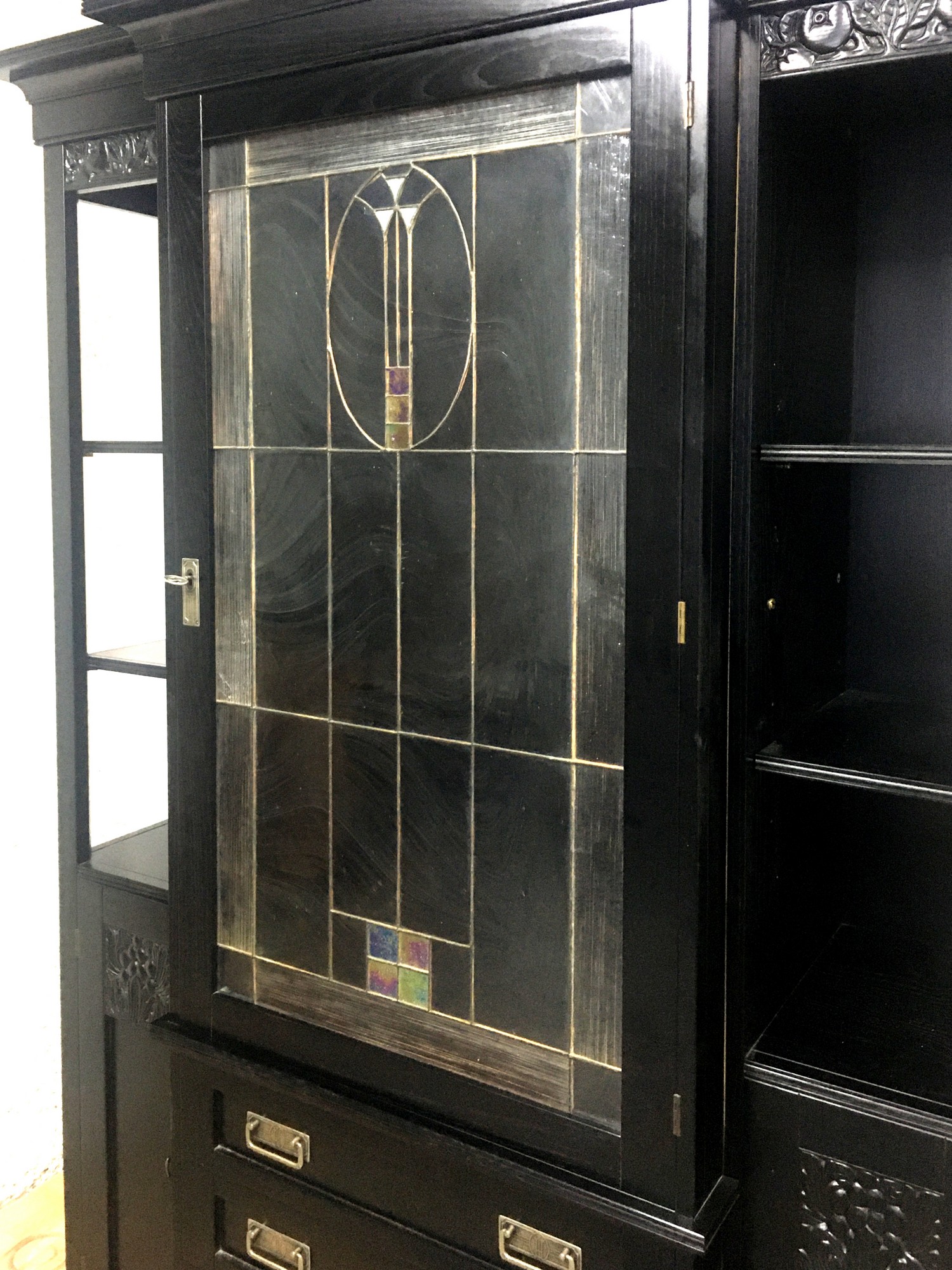 Schrank Jugendstil Buffet dreiteilig Anrichte schwarz Bleiverglasung Selva