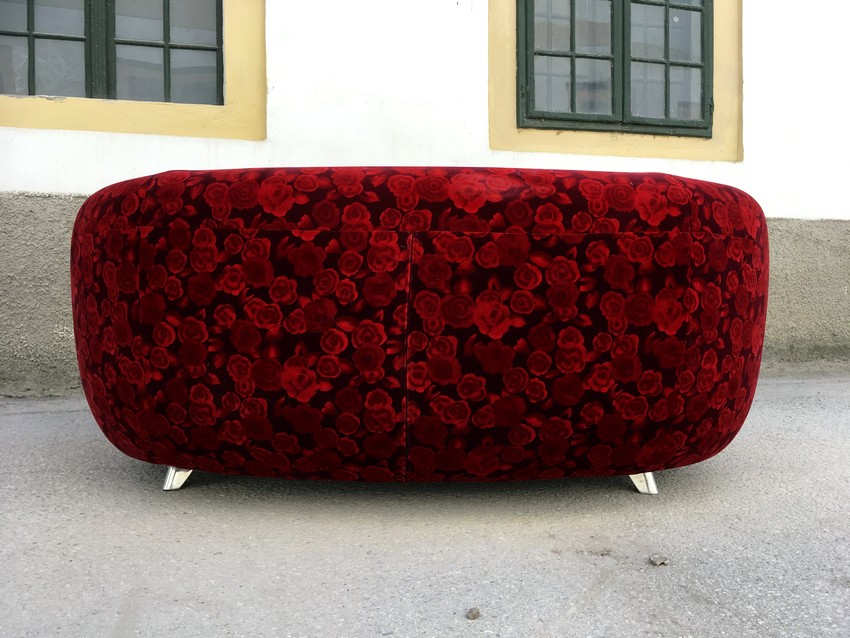 Bretz Rosenstoff Sofa Designklassiker