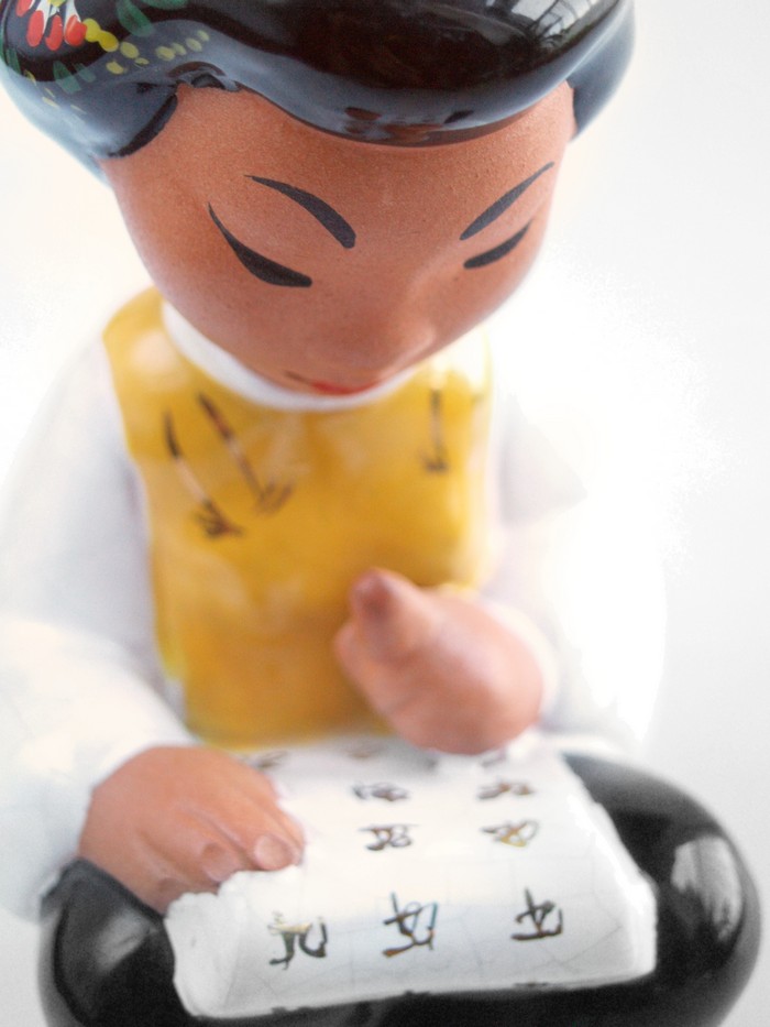 Chinese Figur lesend Austria Charli Bauer Gmundner Keramik alt "Mädchen"