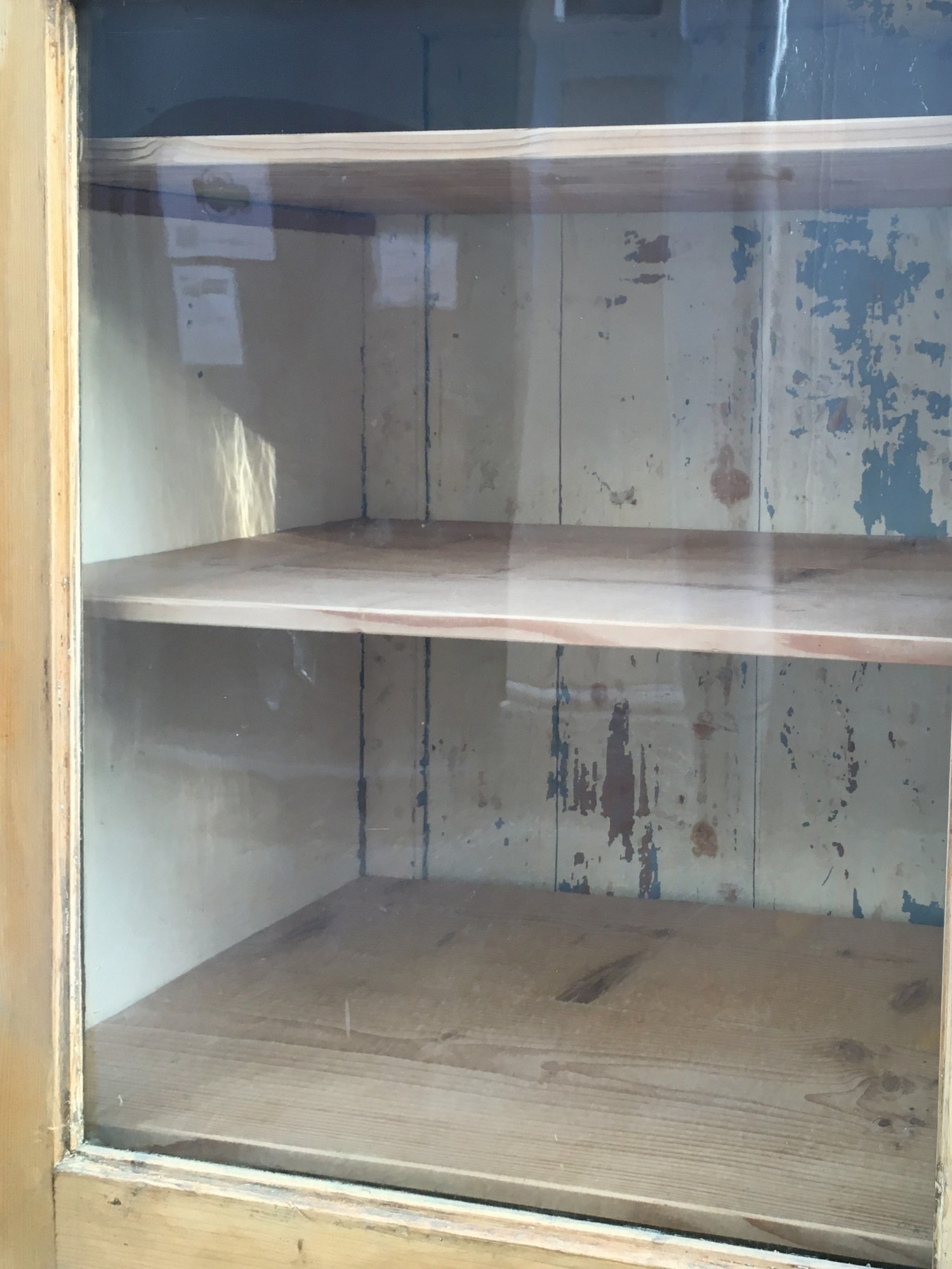 Antiker Vitrinengeschirrschrank Vintage saniert neu restauriert Design Maison Gemälde Abstrakt Kunst