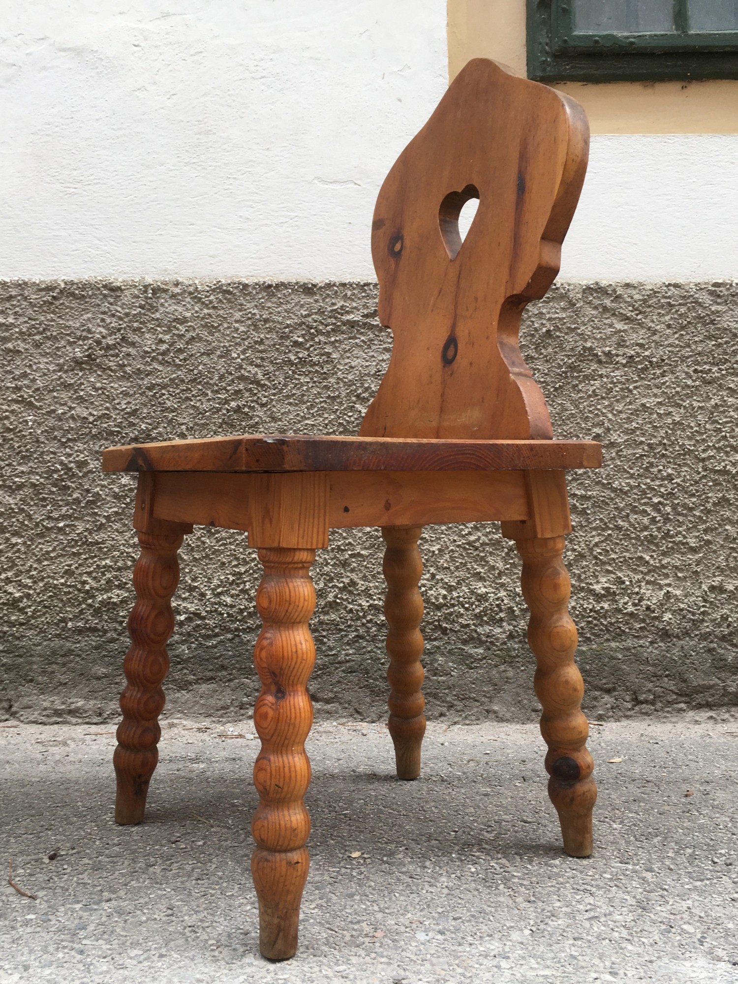 Bauernstube Tisch Jogltisch Sesseln rustikal Landhausstil Vintage Vollholz Zirbe