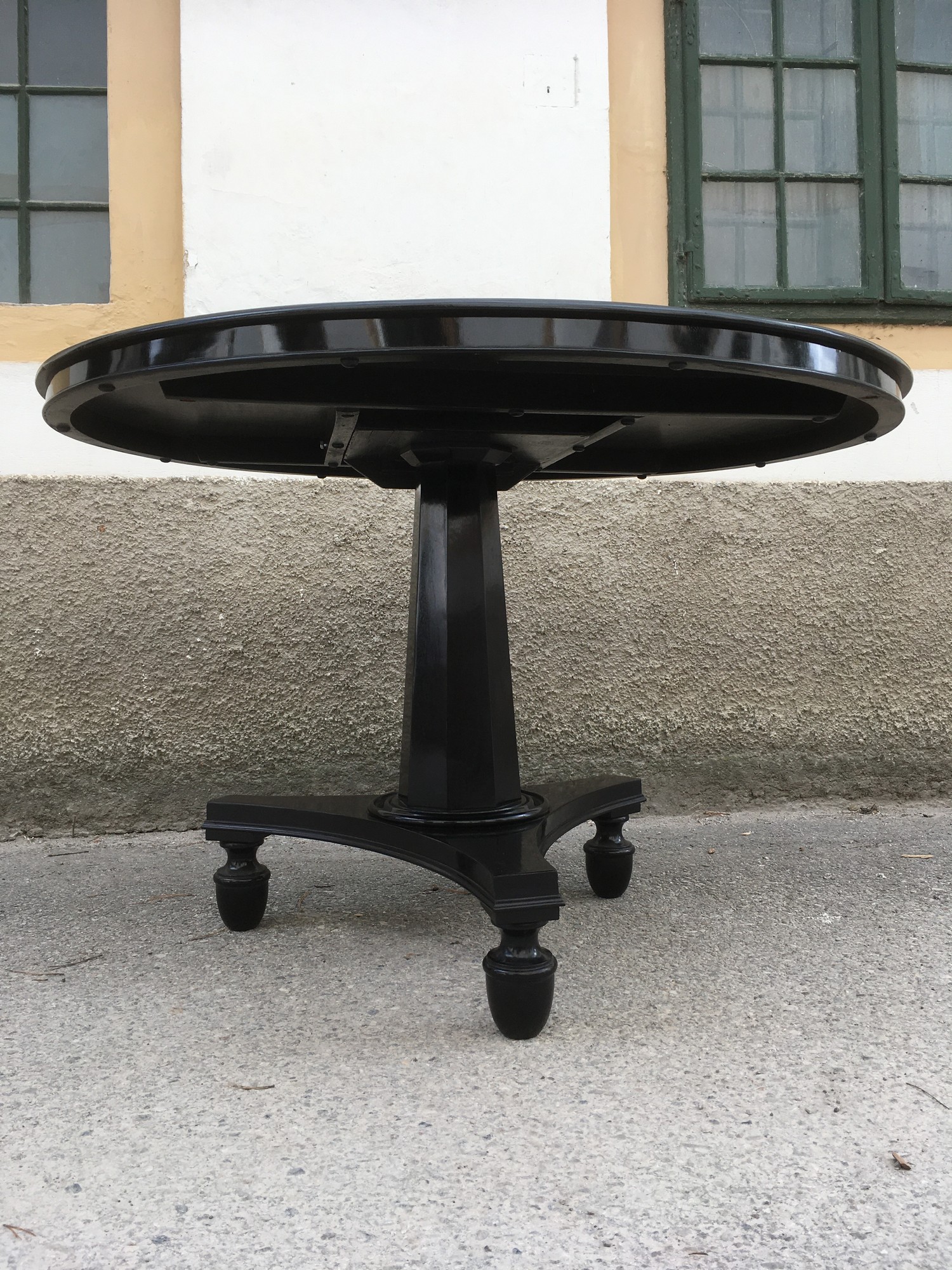 Tisch antiker runder Esstisch klappbar Speisetisch schwarz restauriert Empire Jugendstil Biedermeier Vollholz Antiquität