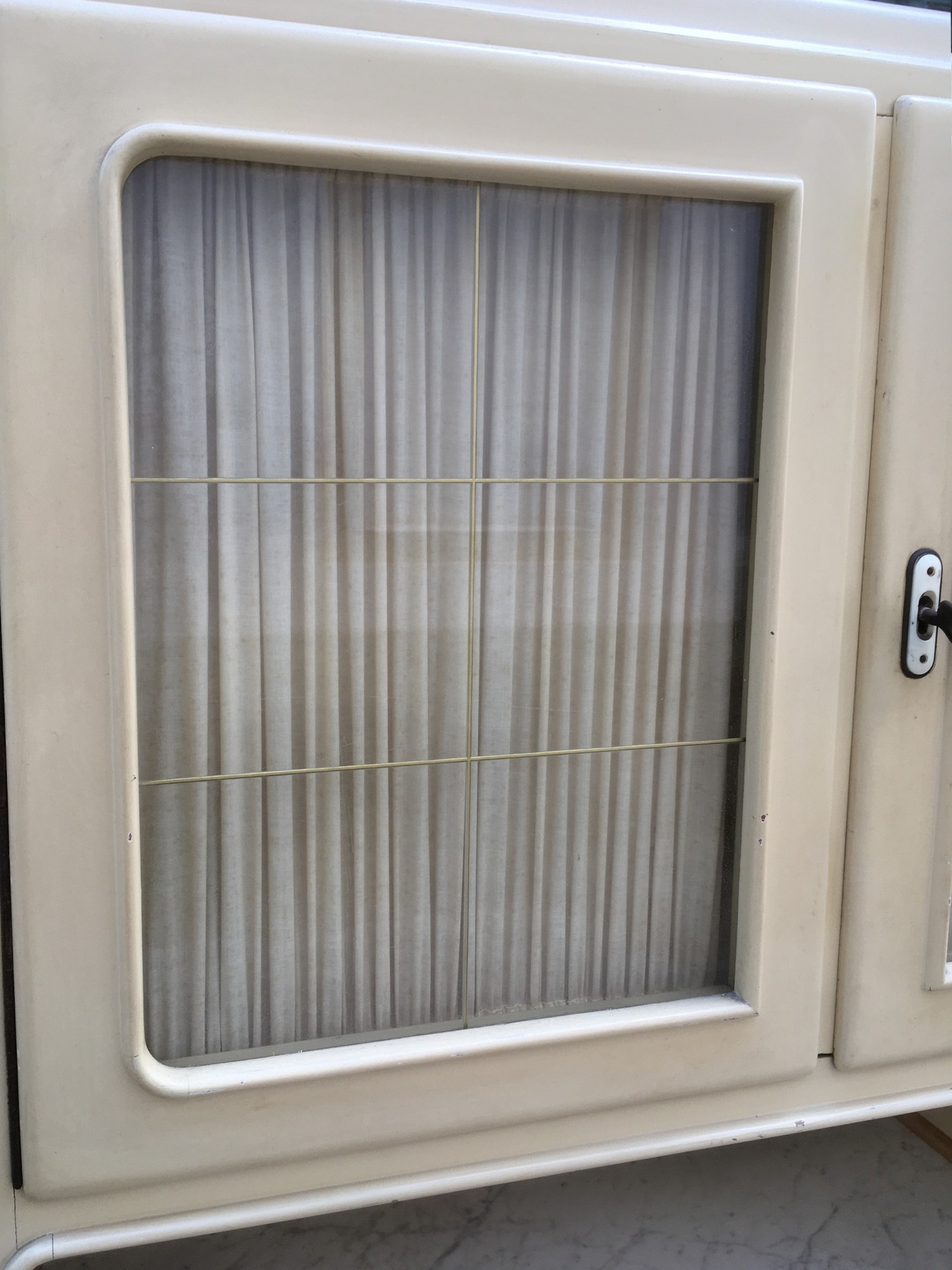 Vintage Kaffeeschrank creme Omas Schrank