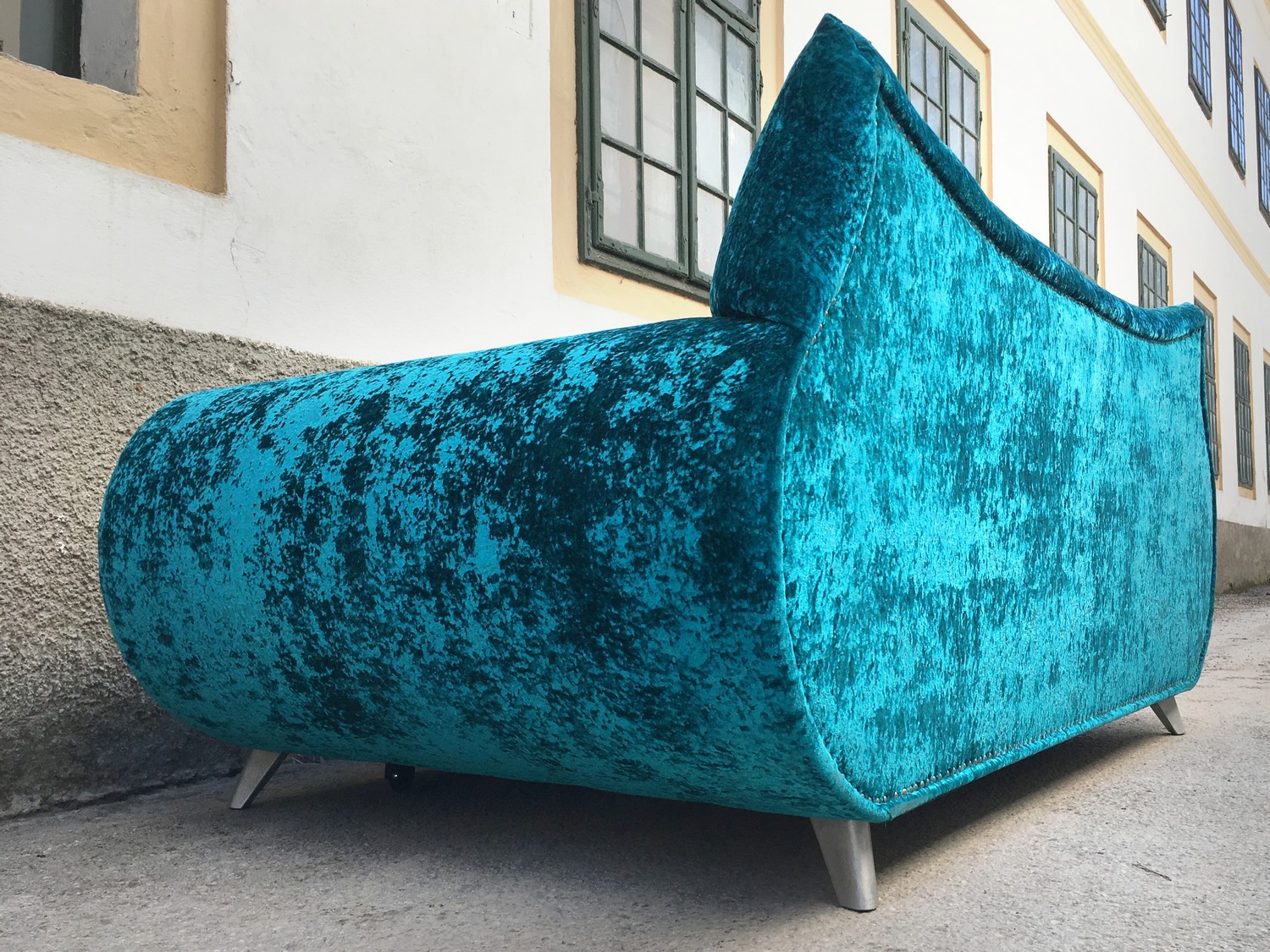 Bretz Sofa Gaudi ausziehbares Bettsofa Schlafsofa Schimmersamt türkis blau silber Designermöbel