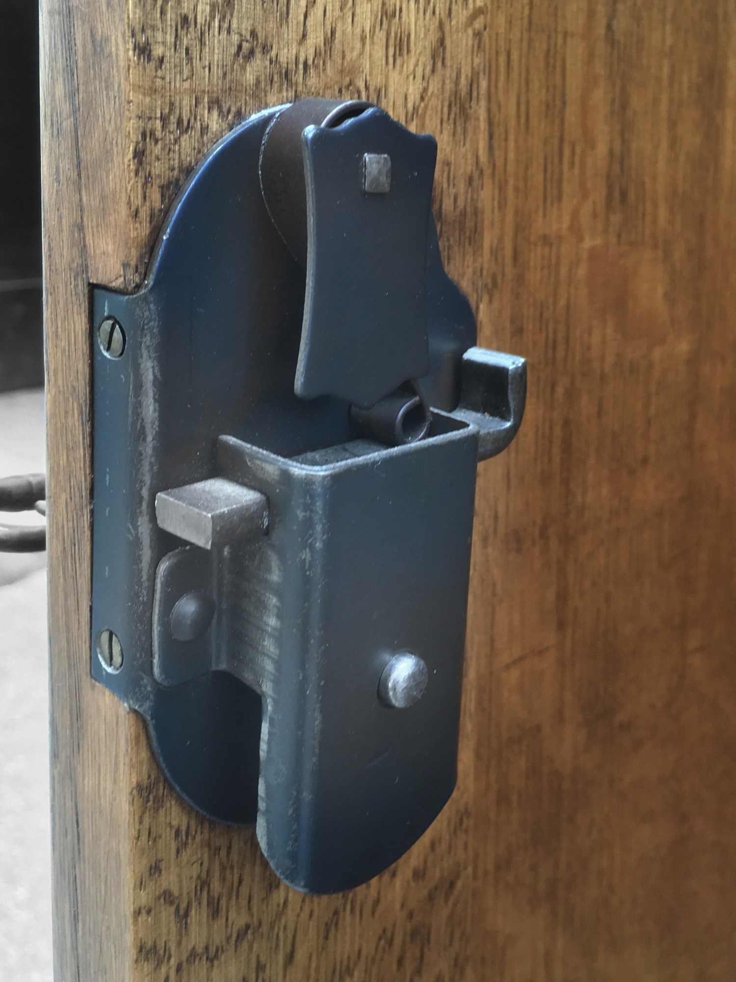 Schrank Eiche massiv Bauernschrank Jagdstube beschnitzt Vintage Vollholz Dielenschrank