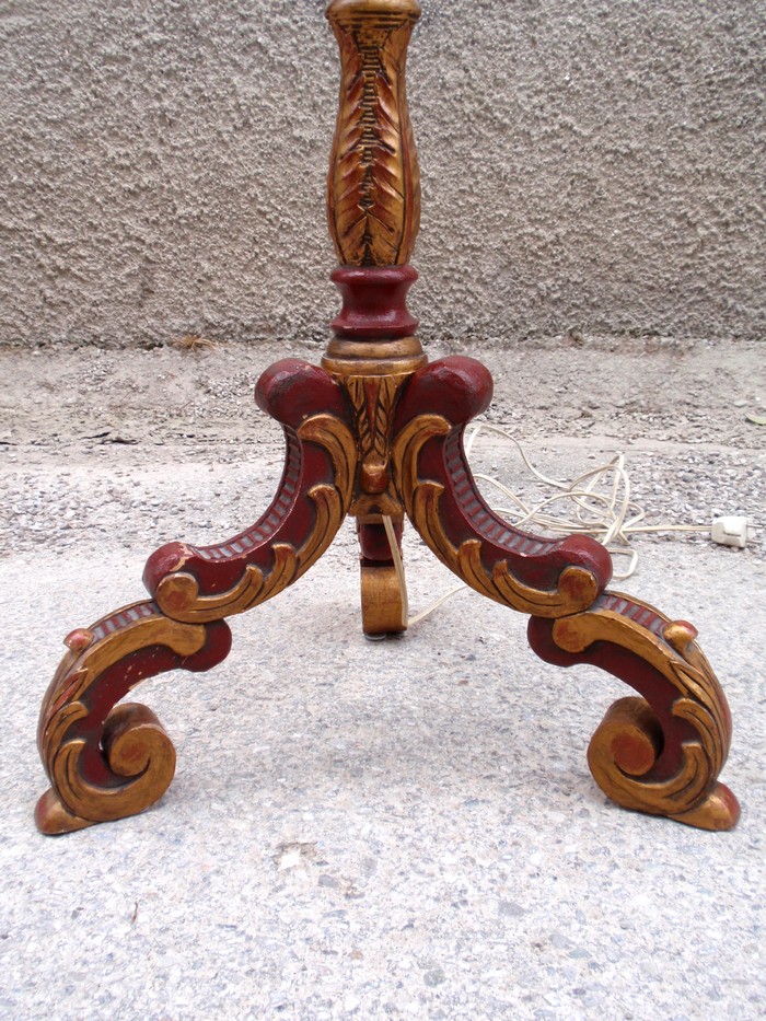 Stehlampe geschnitzt