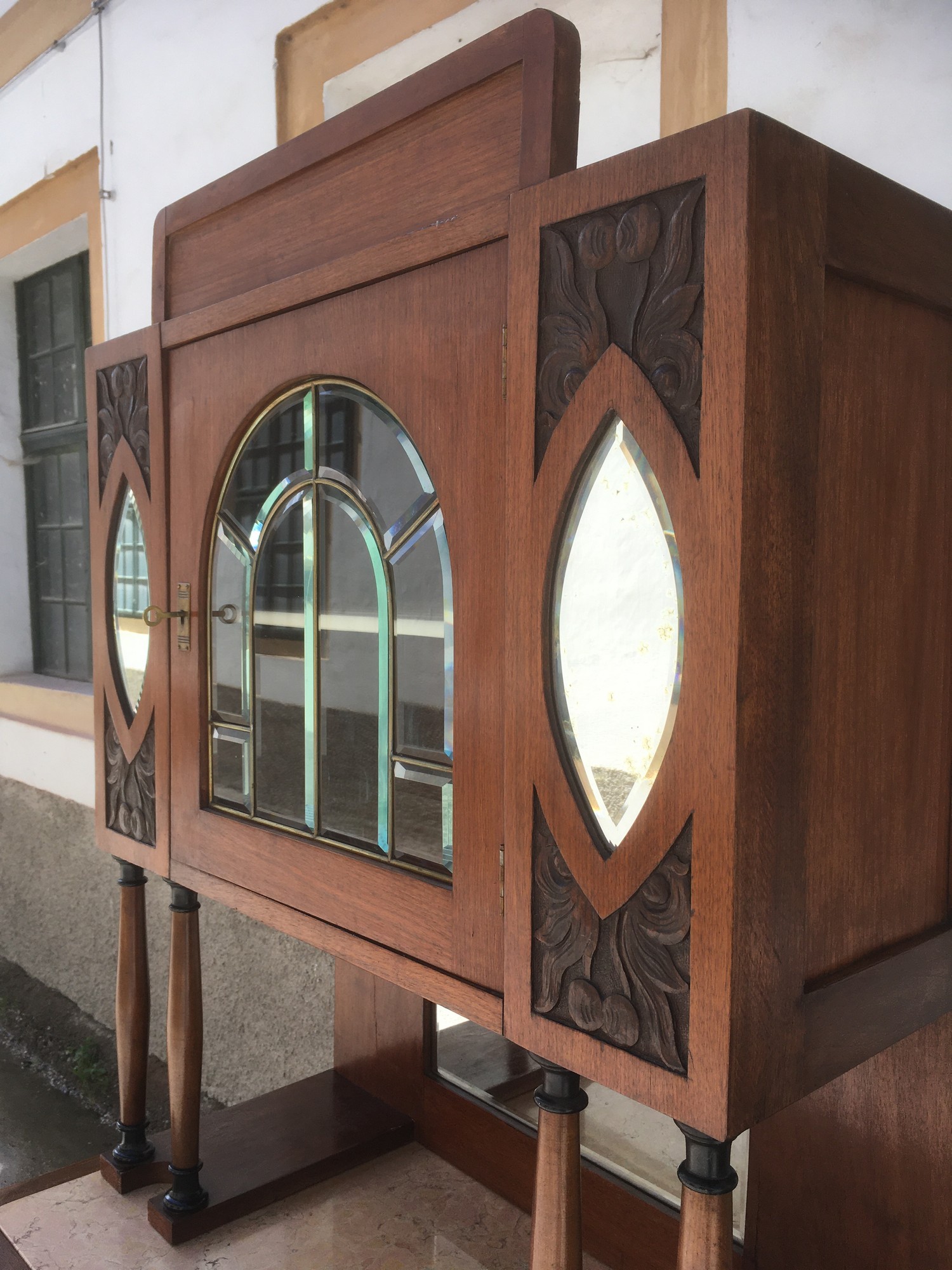 Jugendstil Schrank ArtNouveau secessionistisch Kredenz Vitrine antik Kirschen beschnitztJugendstil