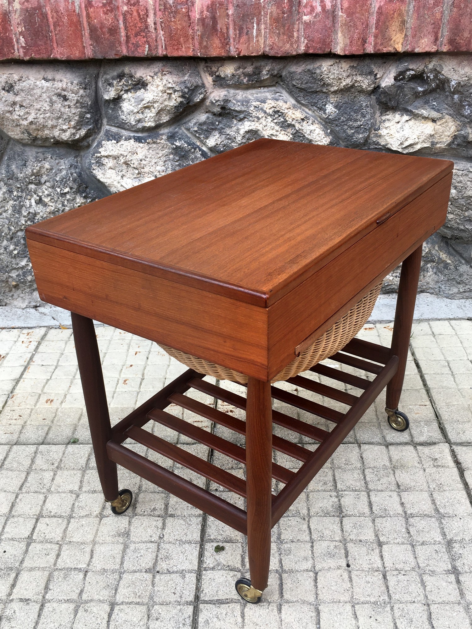 Handarbeitstisch Tisch Nähtisch Teak Design Ejvind Johansson für Vitré 60er Jahre