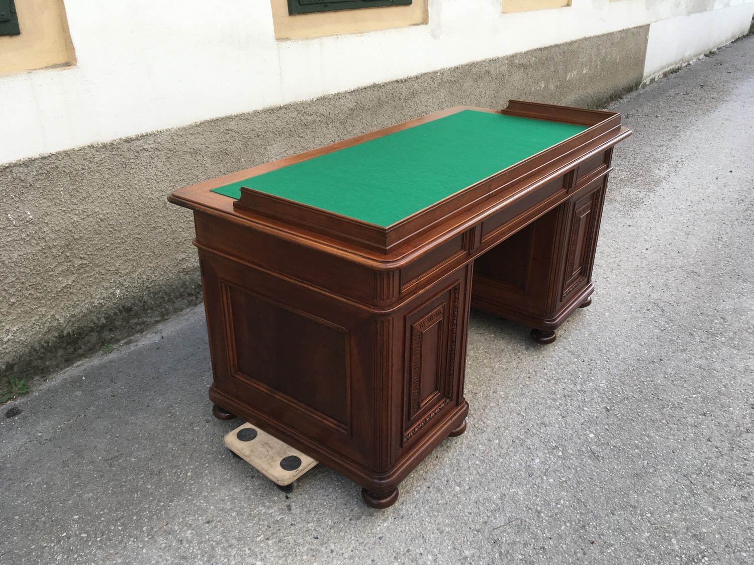 Schreibtisch Historismus antik restauriert groß Freisteher Herrenschreibtisch