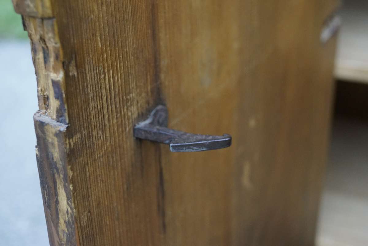 Kleiderschrank antik