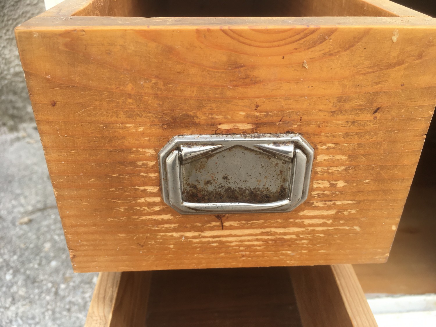 Kommode Vintage weiß Vollholz antik Omas Küchenschrank 30er-/40er-Jahre Schiebetüren Laden