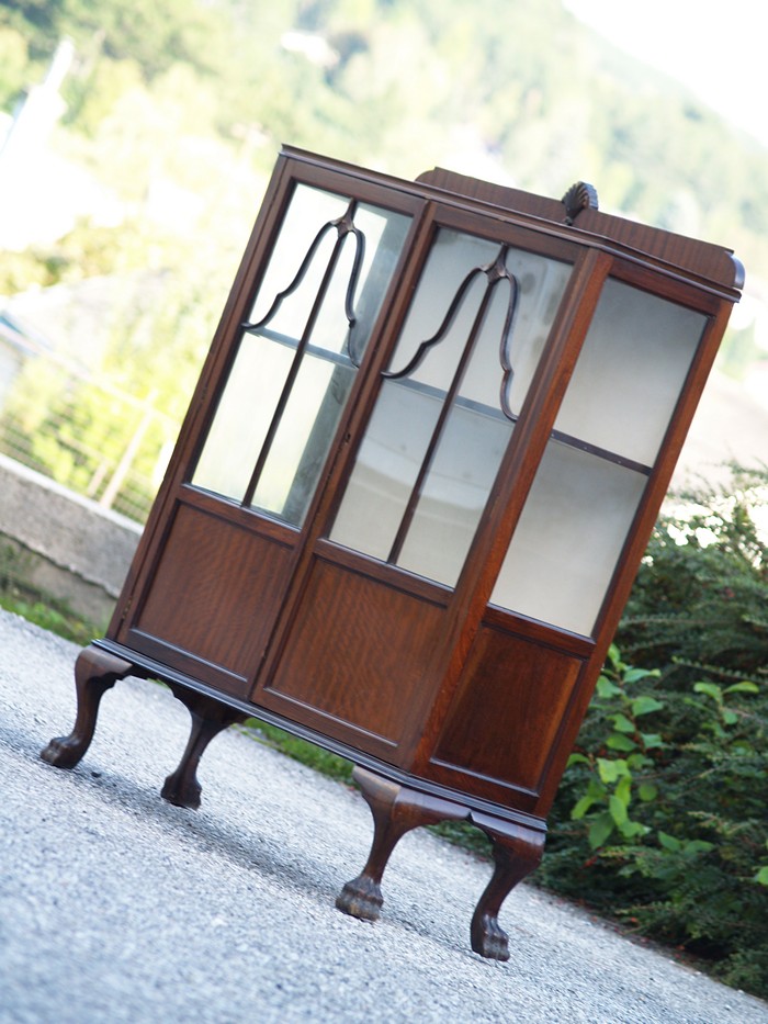 Vitrinenschrank englisch