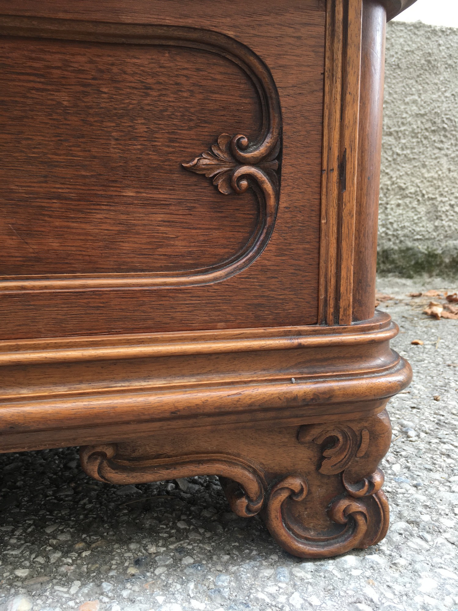 Historismus Schrank Kleiderschrank antik beschnitzt Wiener Pfeifenbarock