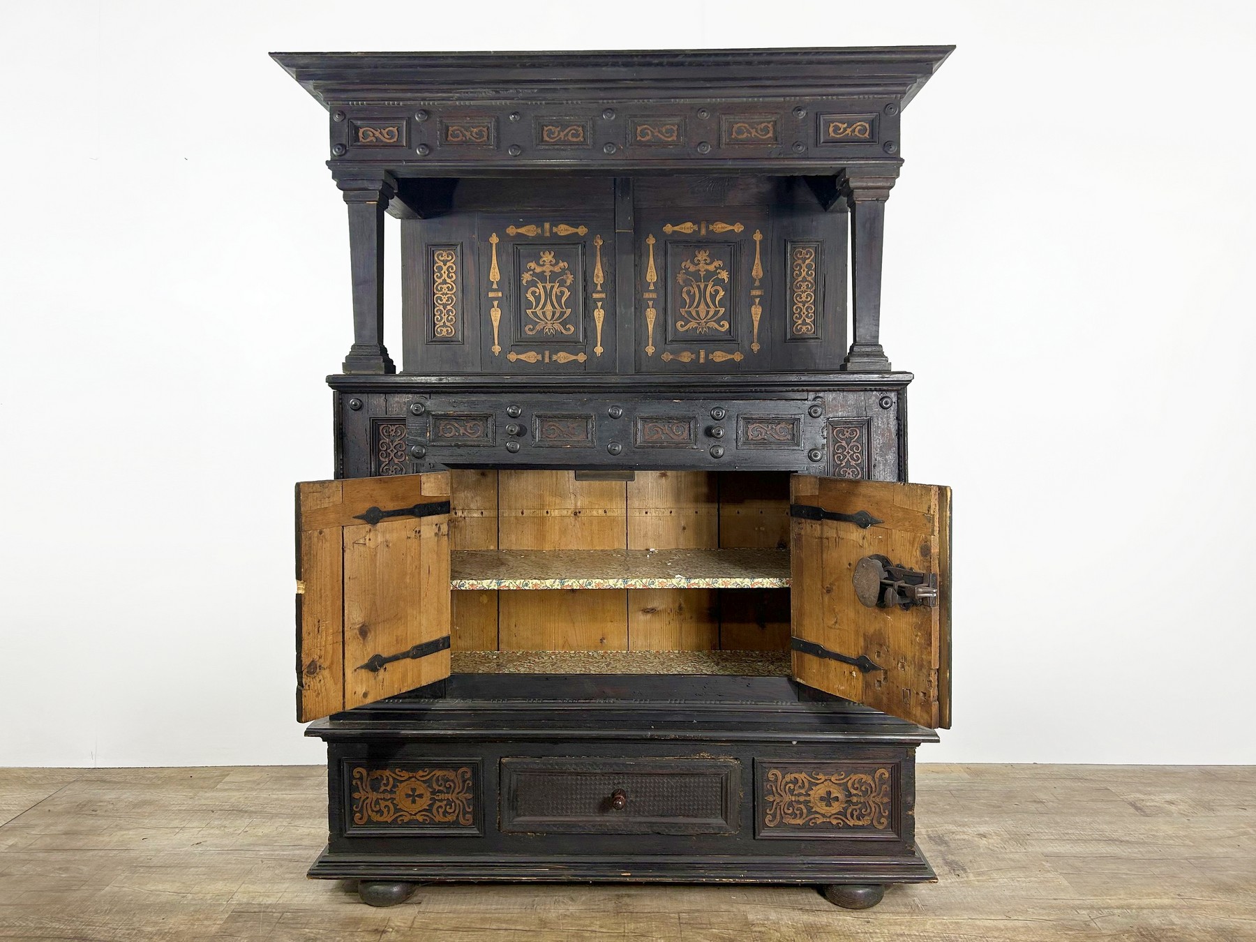 Kabinettschrank antiker Kussenkasten Spätrenaissance um 1620 kussenkasten fruehbarock